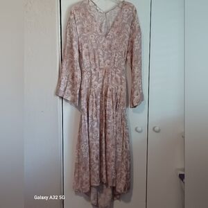 Vince NWOT Dalia Beige Floral Print, Lined, High Low Slit Back Maxi Dress Sz M